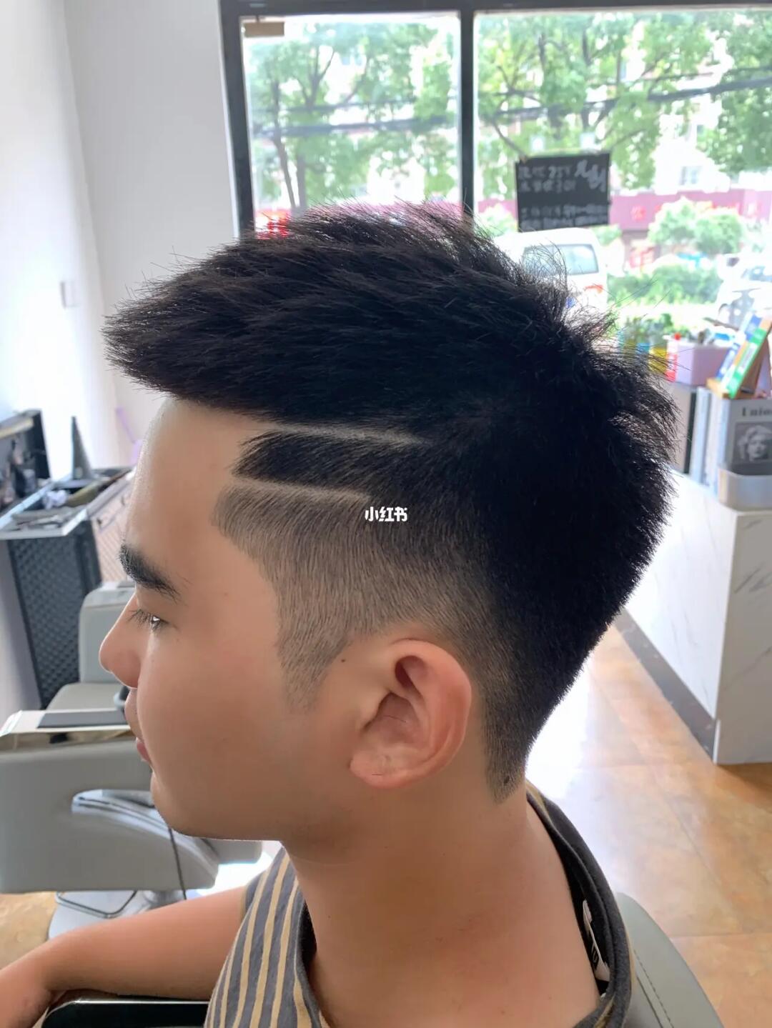 最新男生短发发型图片-男士短发-发型站,2022短发飞机头发型男男生