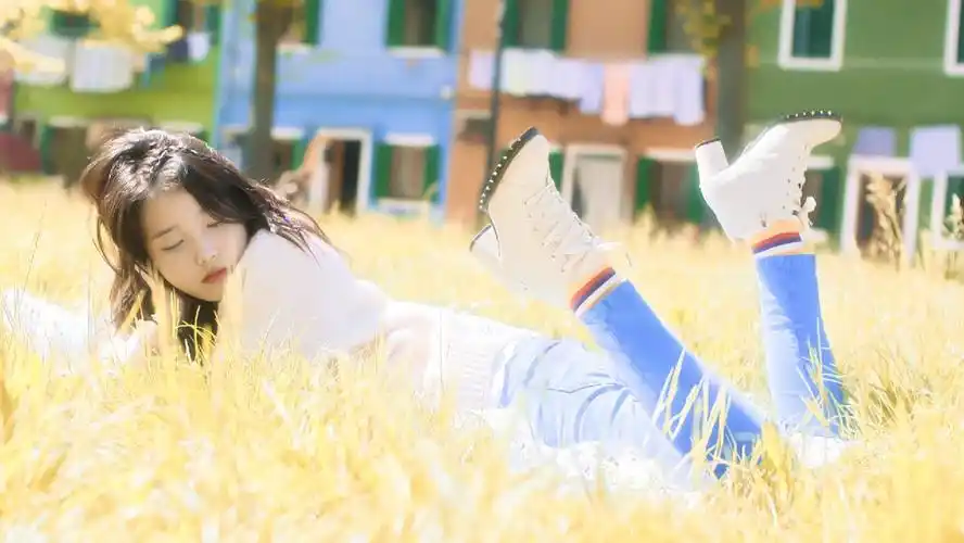 iu壁纸这三张做壁纸再合适不过