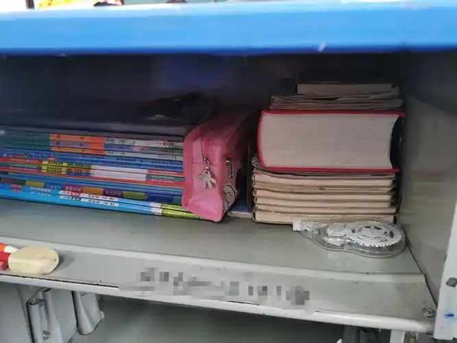 如此整洁的课桌是哪些宝宝的呢