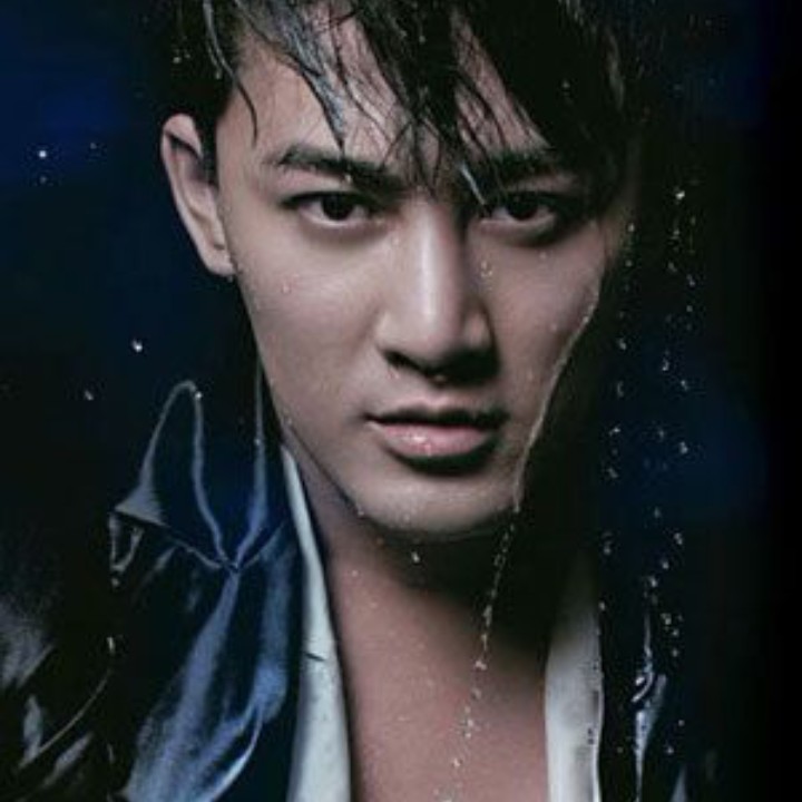 但是如果你在看过去的他 你真的林峰林峰半张脸林峰早期照片