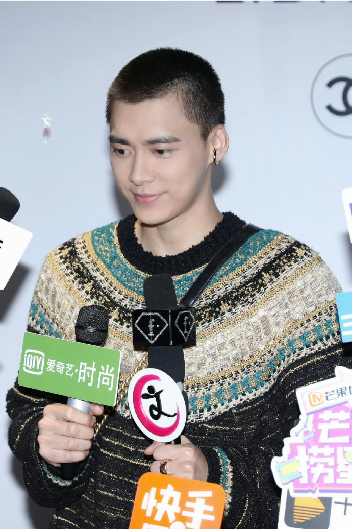 挑战每天按相册顺序发一张李易峰的照片