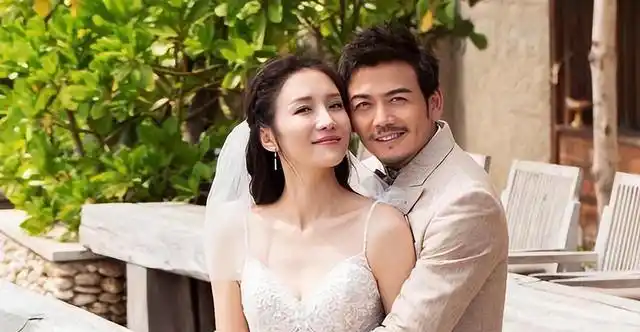 已经写好离婚协议,财产都归妻子的杨烁,已经走上了另一条大道