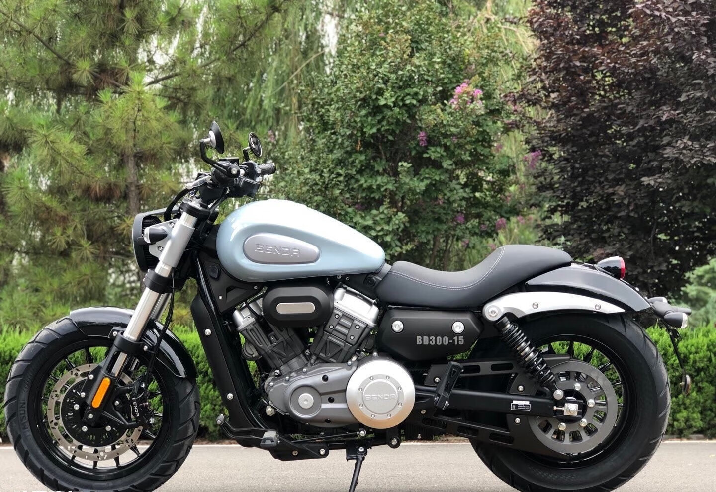 奔达金吉拉300灰石300燎lfc700复古金刚狼重型机车巡航摩托车 浅灰色