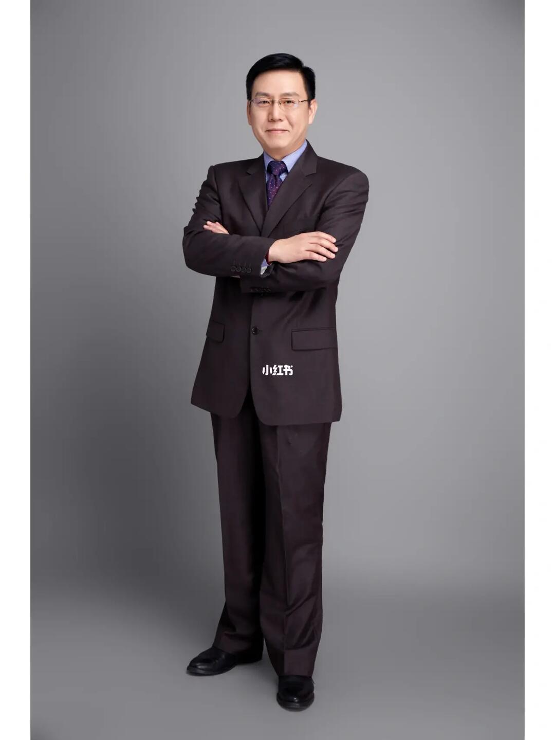 西装职业照选哪个啊71总感觉第②张怪怪的