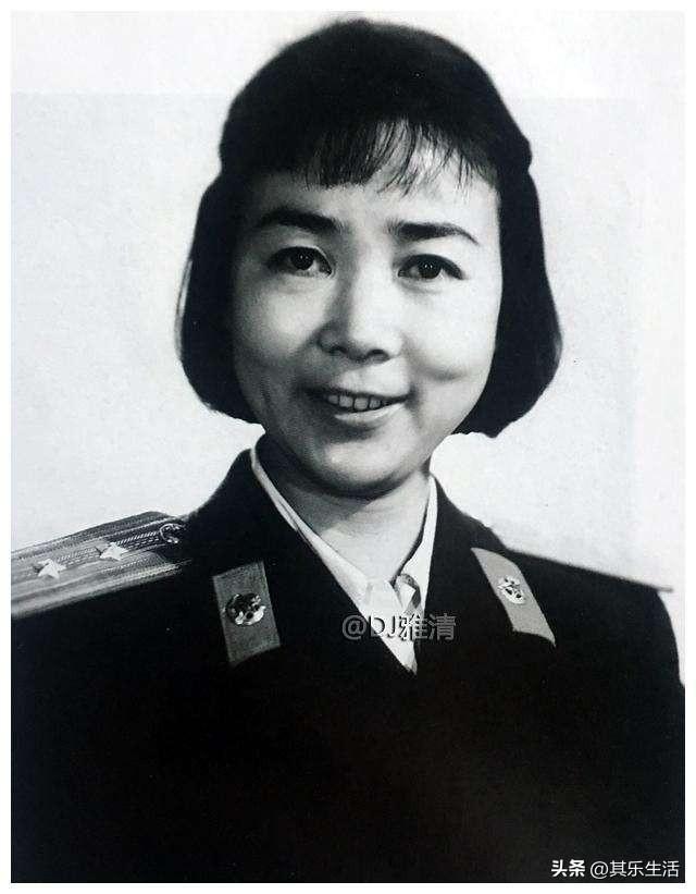 田华,1928年8月3日出生于河北省保定市,中国女演员.