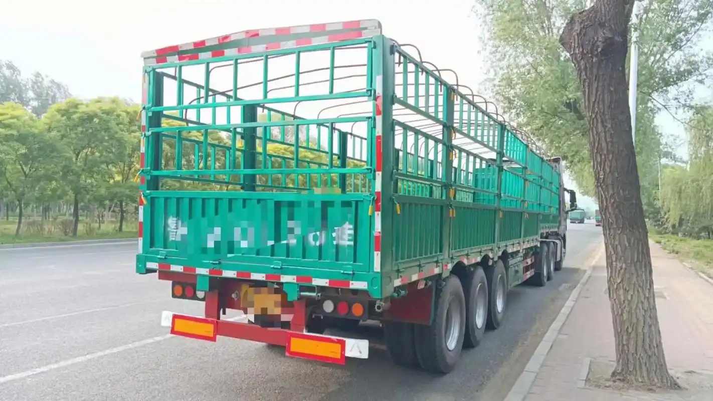 转让:13米高低板高栏挂车,河北金丰,19年11月上牌,花篮