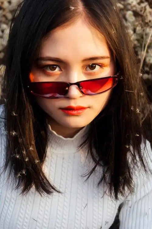 深邃的眼眸里我看到了你