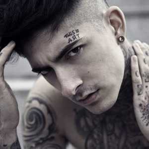 黑社会霸气纹身男