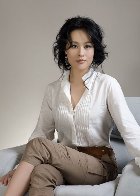 p>邬君梅,1966年2月5日出生于中国上海,华语影视女演员,制片人.