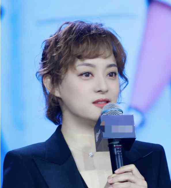 孙俪又换发型卷发上扎着小啾啾至少年轻十岁吐槽赵又廷太敢说