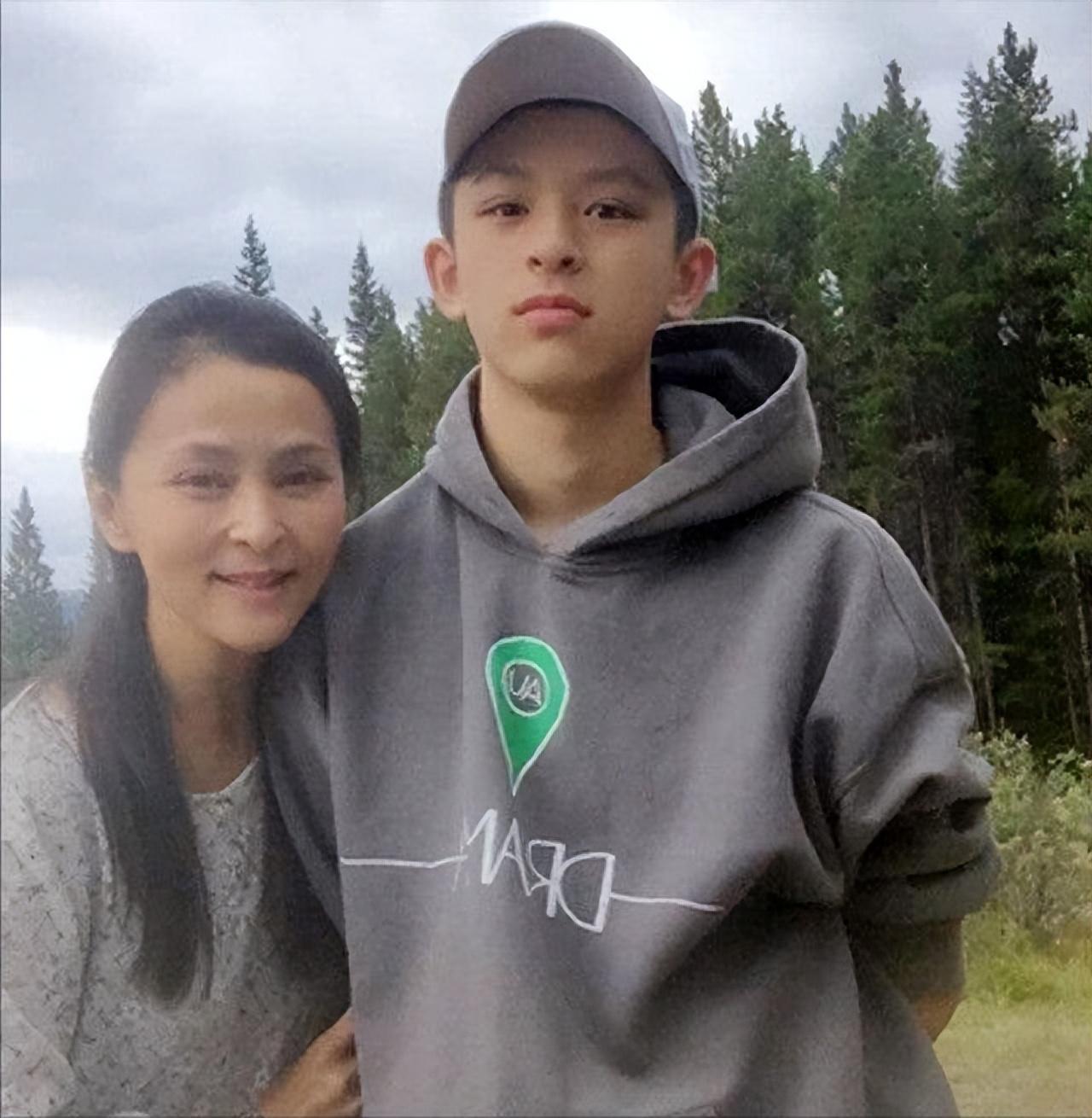 回顾许云帆娶黄志忠前妻何音和继子处成朋友结婚至今无子