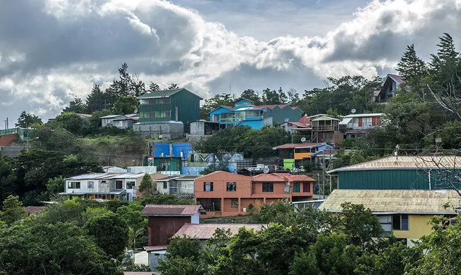第一个取消军队的国家,至今未爆发战乱,如今与中国建交后富起来_哥斯