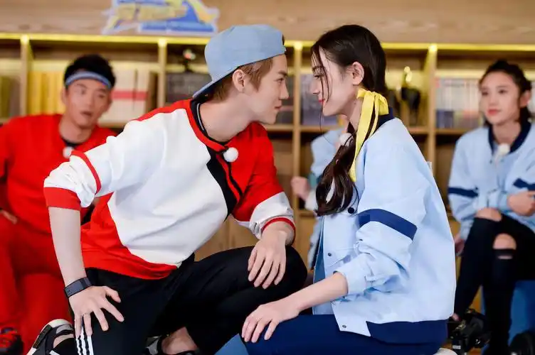 明天就是迪丽热巴和自己正式在一起的第一个生日,鹿晗