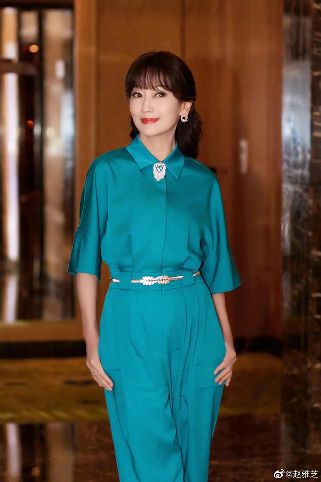 赵雅芝已经68岁了,可看着还是那么年轻漂亮,她的状态一点儿都不像快奔