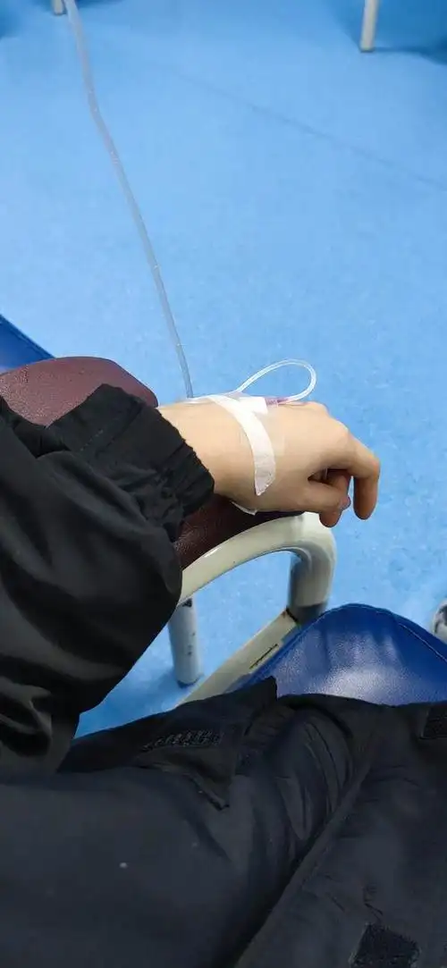 江湖救急求女生手的打针图片