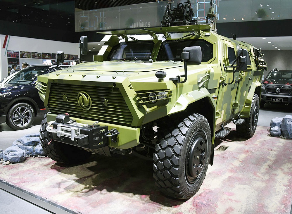北京车展最霸气越野车第三代东风猛士实车亮相陆巡霸道都得服