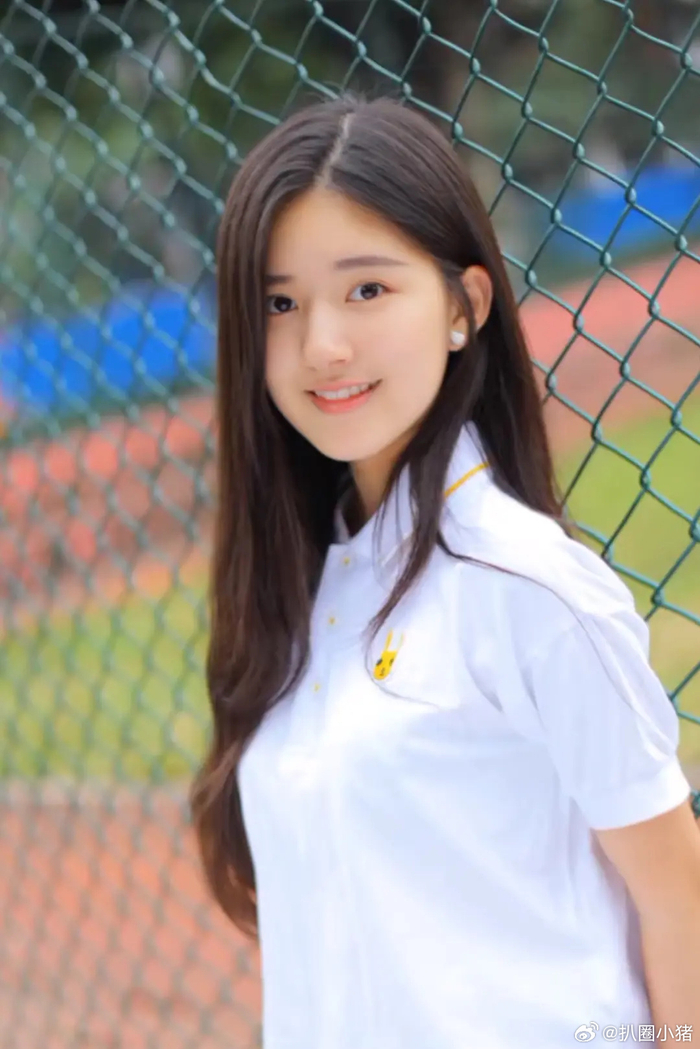 赵露思1718岁的照片她真的等比例长大啊一直很漂亮