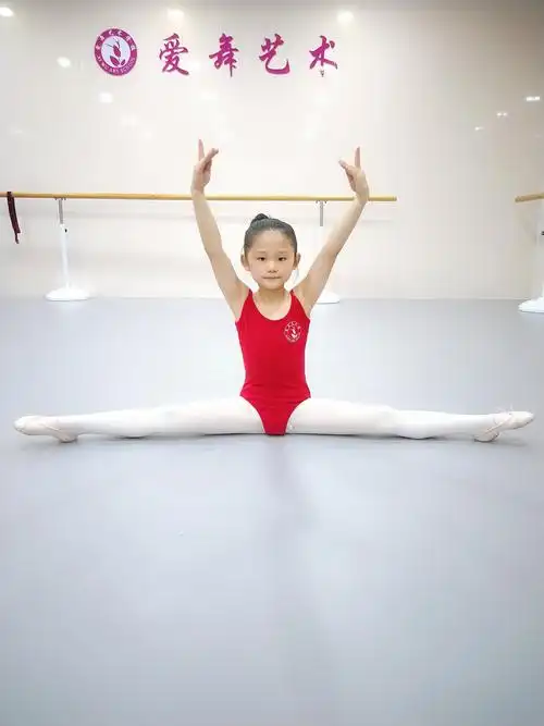 舞蹈课劈叉