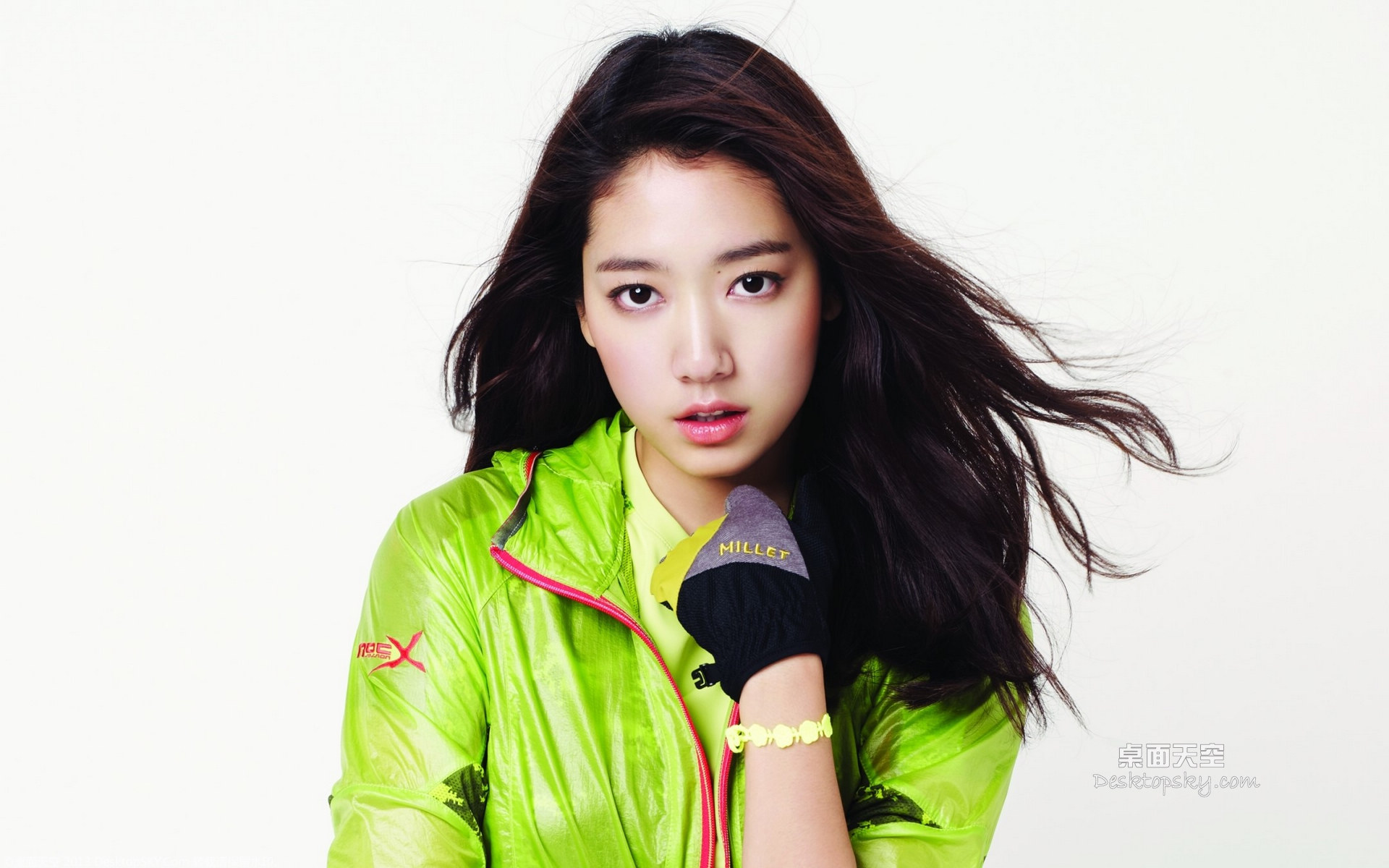 韩国新生代女星朴信惠动感写真桌面壁纸高清大图预览1920x1200_日韩
