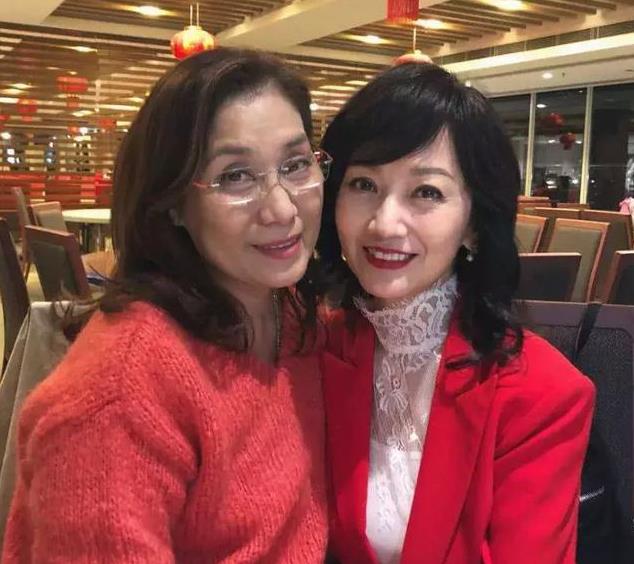 有种"不公平"叫赵雅芝姐妹,赵雅芝成不老少女,妹妹却像老奶奶_同龄人