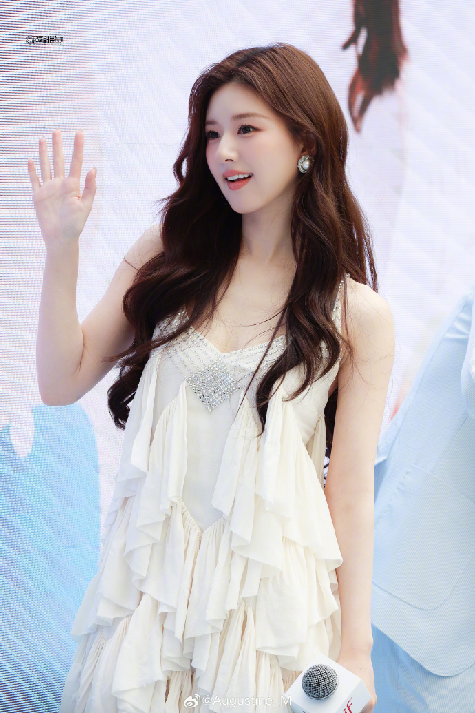 赵露思白裙好仙