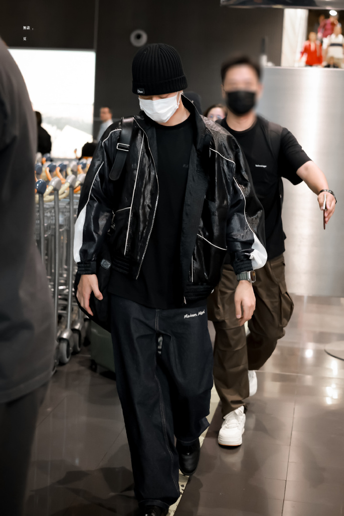 王一博巴黎时装周