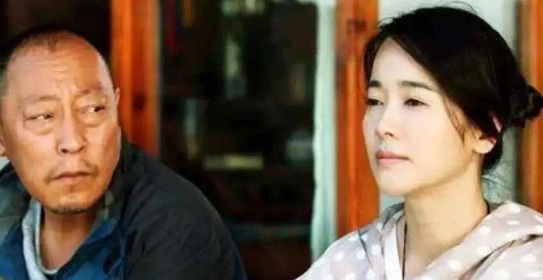 原创原创倪大红结婚28年原来娶了倪萍的亲妹妹同框照片像父女恋