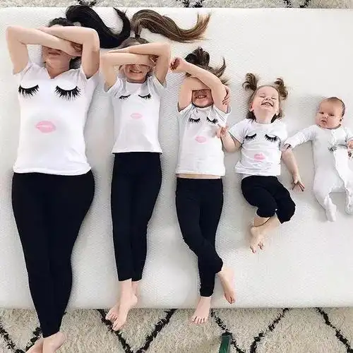 这个妈妈的晒娃照怎么样都看不够 家住克利夫的mayya是4个孩子的妈妈