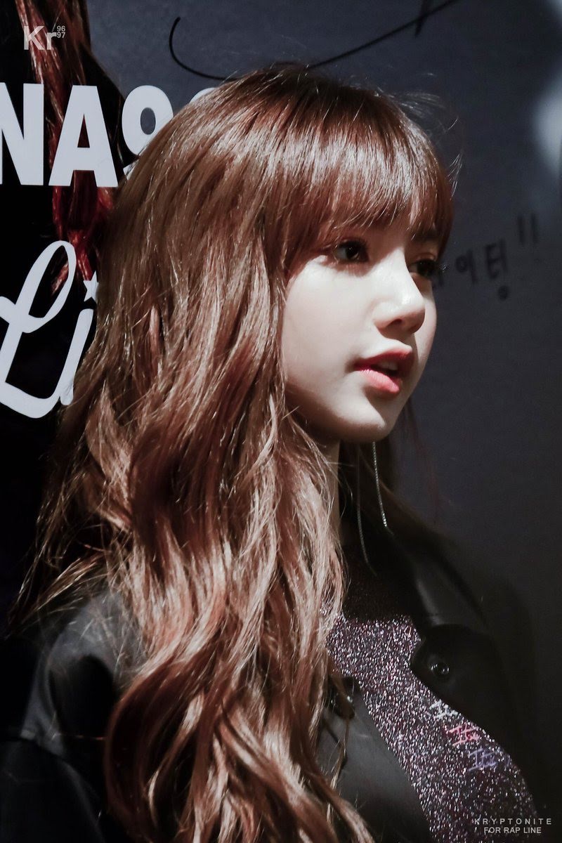 30多张blackpink lisa的侧脸图片 lisa惊艳侧颜照有多美?