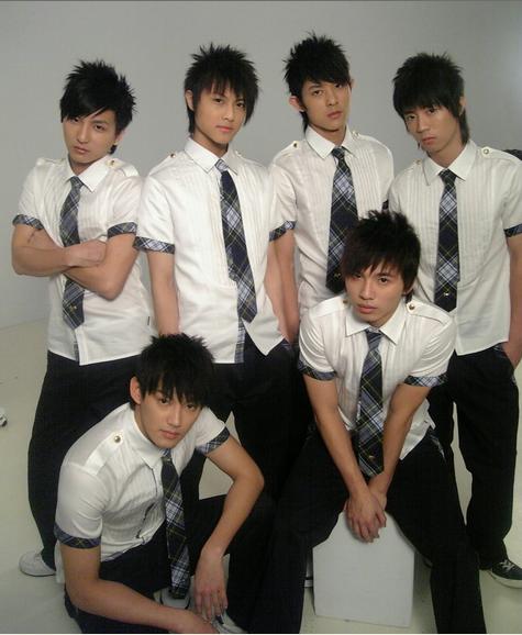 还记得棒棒堂组合里的小煜吗?他现在变得好帅啊!