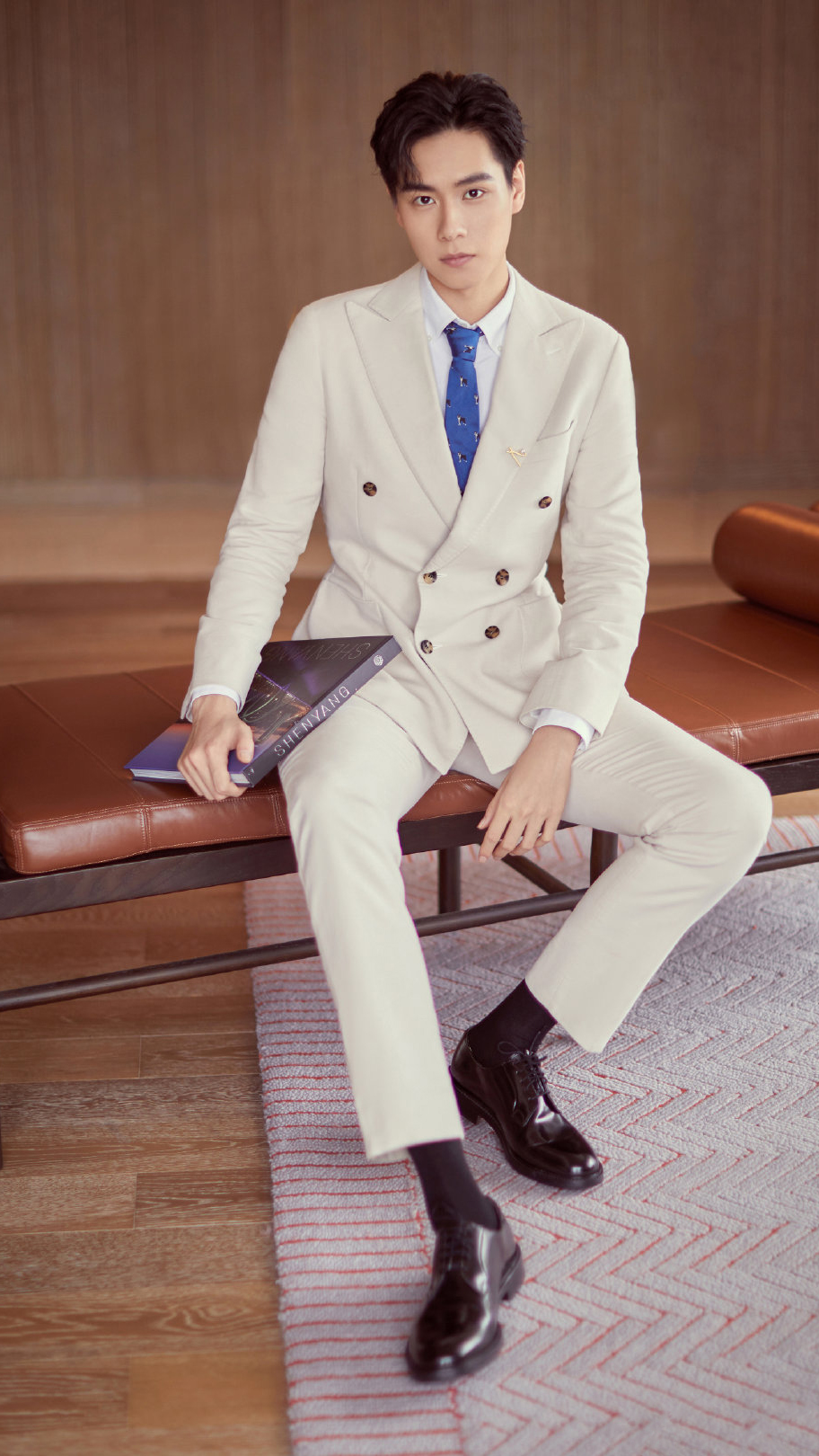 188cm胡一天脱掉西装换上休闲装居然也这么帅