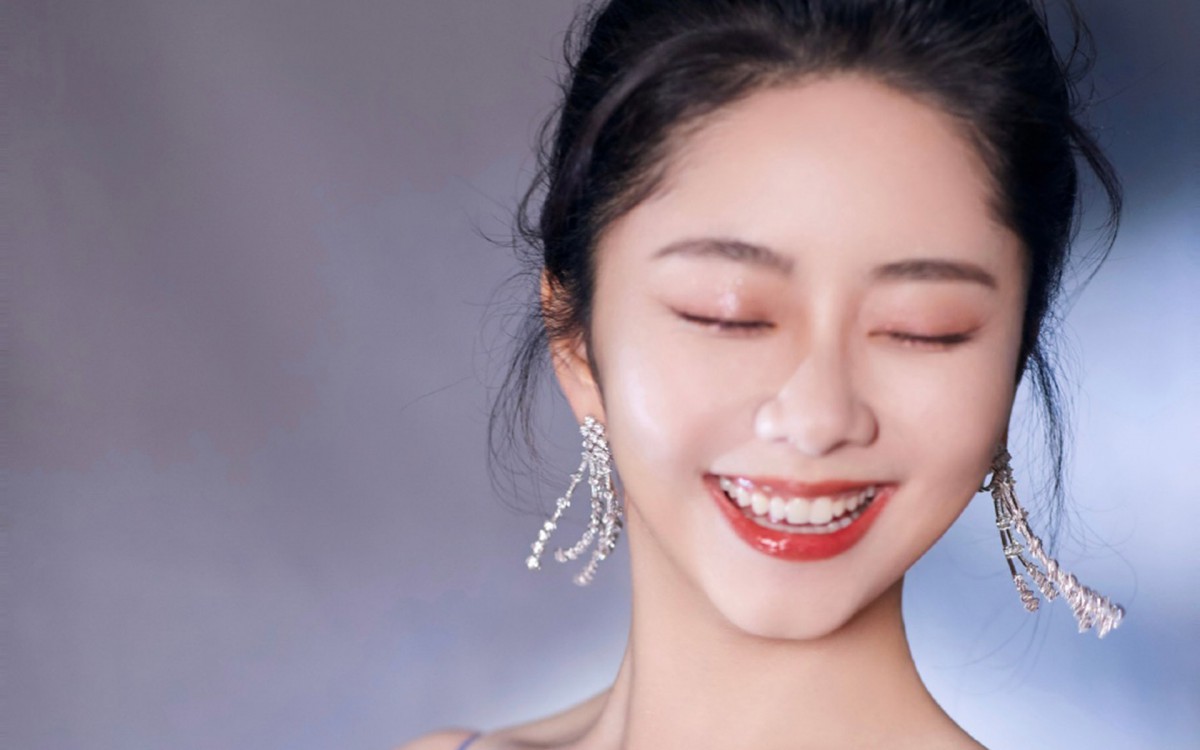 谭松韵紫色吊带裙性感写真图片-美女壁纸-高清美女图片-第3图-娟娟