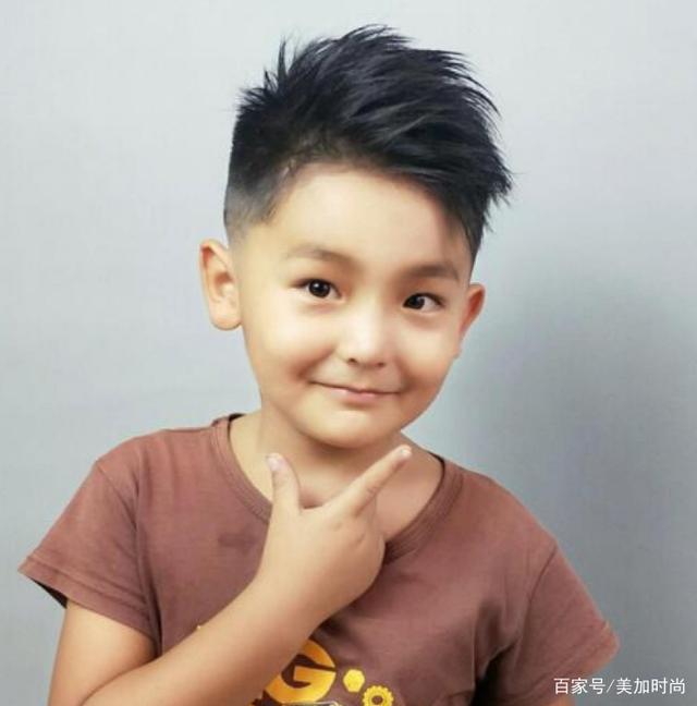 8岁儿童最酷发型男,孩子发型这样剪,可爱帅气又利落
