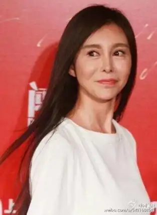 非诚勿扰侯思思素颜 《非诚勿扰》巩新亮整容失败 素颜吓坏人 / 比乐