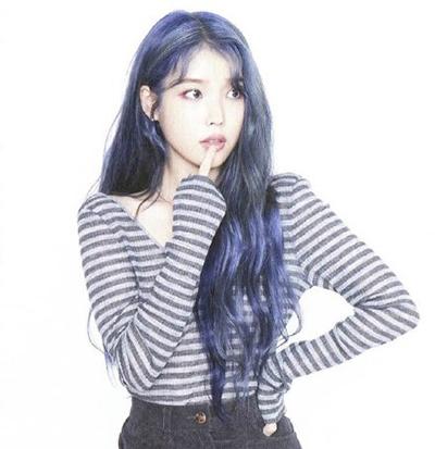 妆容|iu 几分淡妆就足够美 蓝紫发色都驾驭得很好 iu紫发