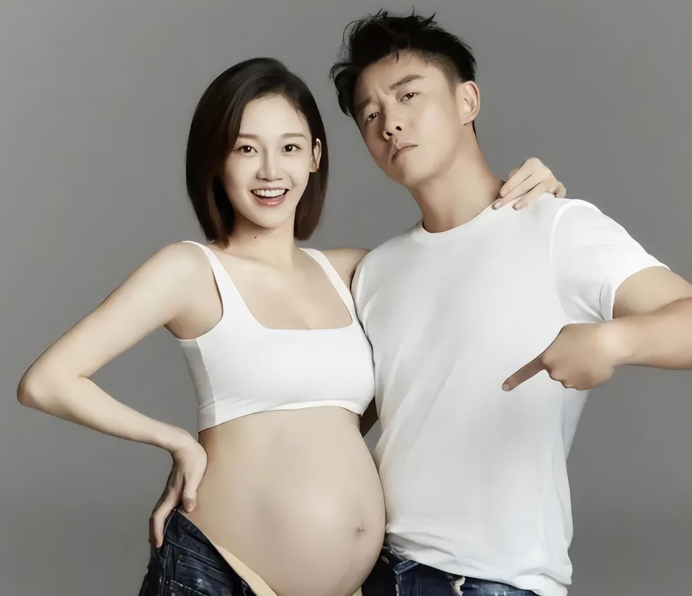 深夜聚会环抱苏芒,眼神尽显暧昧,疑似穿着情侣装_苗苗_网友_孩子