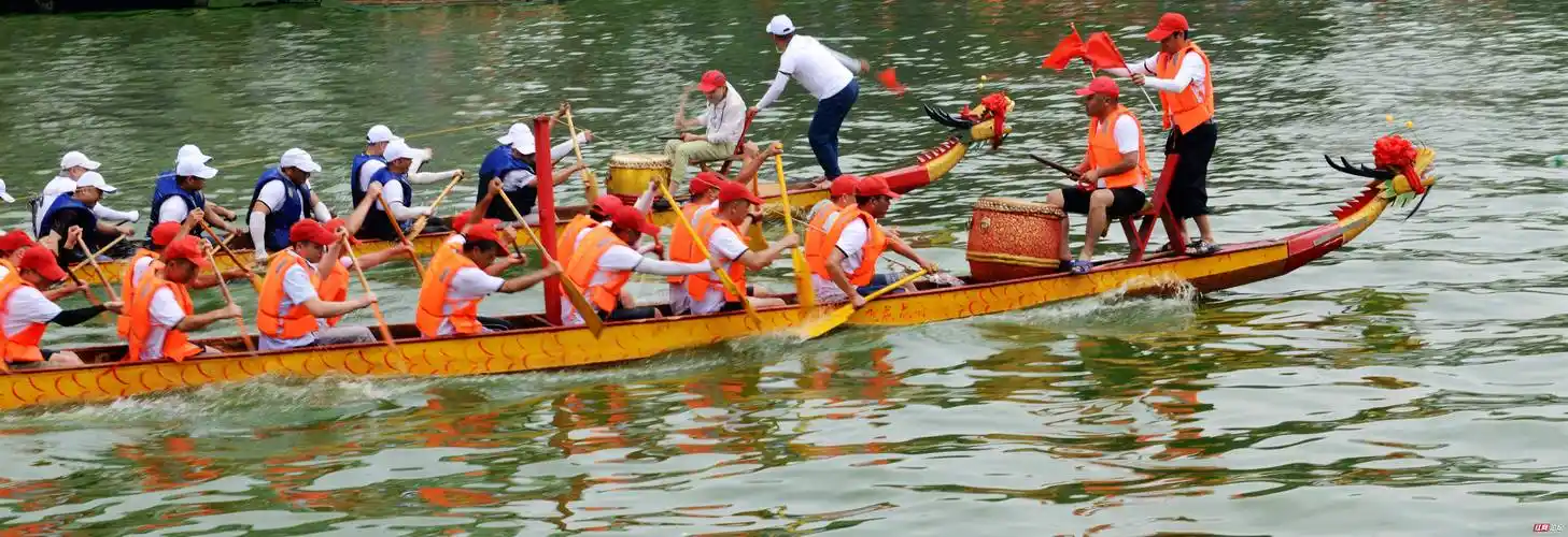 划龙舟欢度端午节