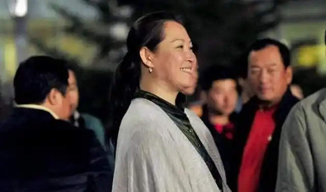 赵本山前妻葛淑珍32年前被赵本山抛弃现在靠自己年入百万