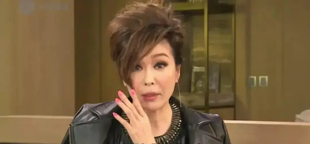 原创一次袁咏仪和伍咏薇约饭伍咏薇把吃剩的骨头往袁咏仪碟子里放