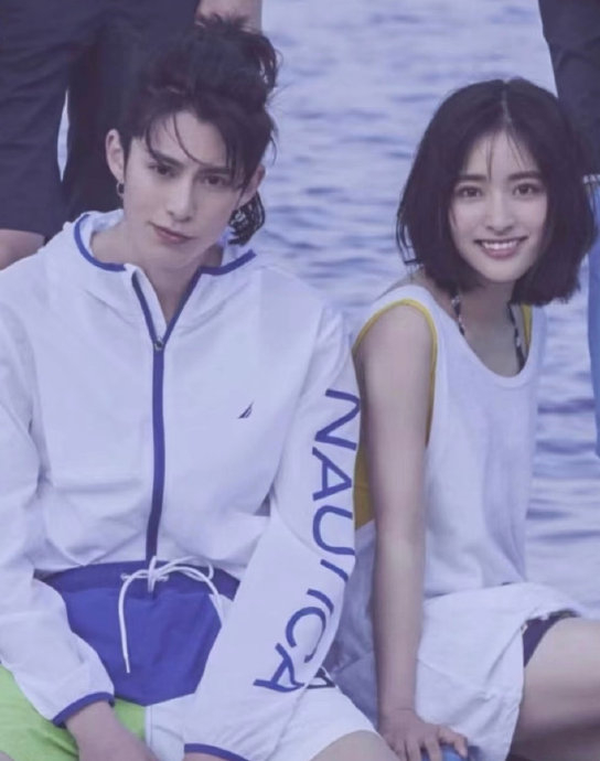 王鹤棣也出发去录制桃花坞了,沈月也去了 这下白月光cp要见面了