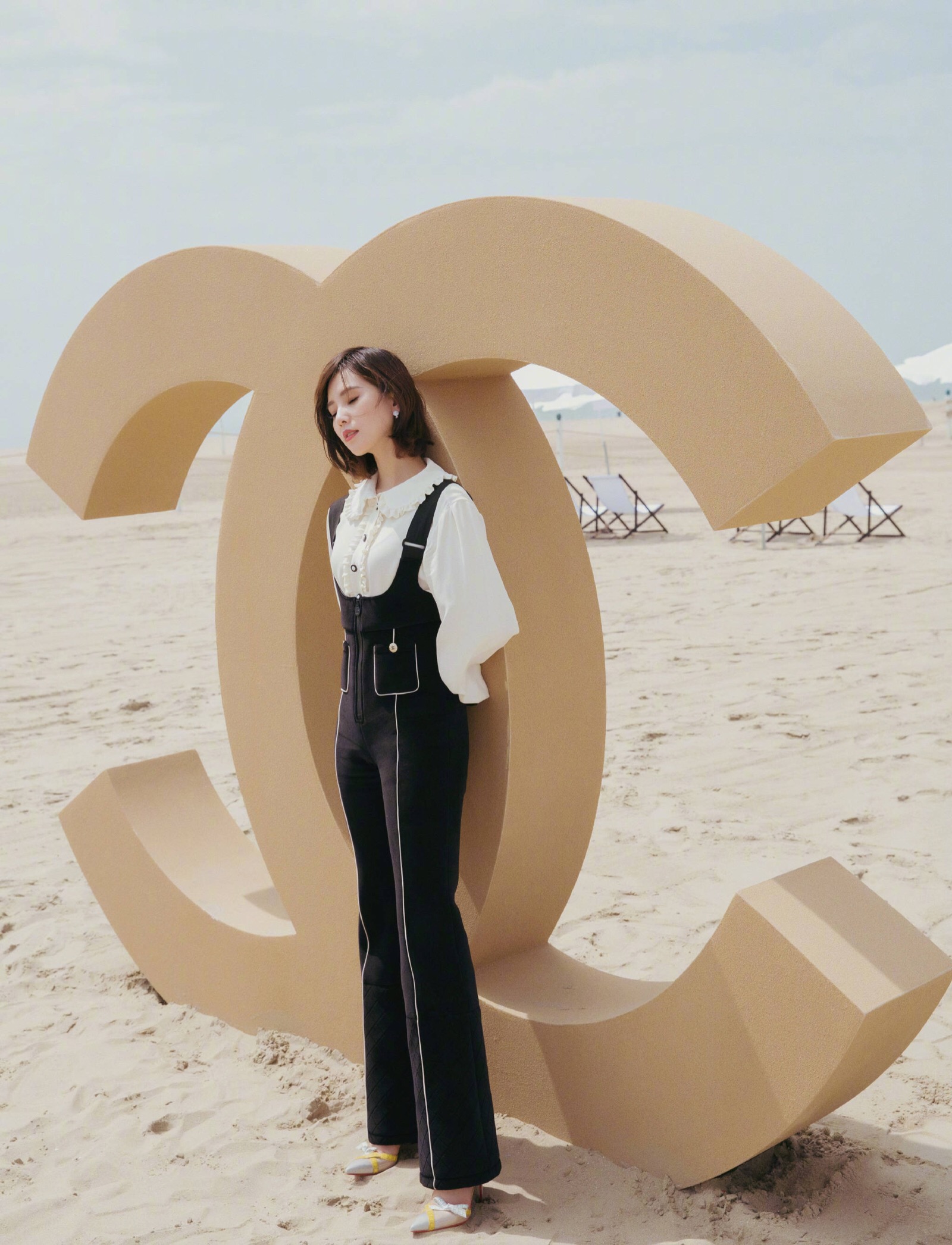 刘诗诗# 香奈儿中国彩妆形象大使@刘诗诗 在杜维埃出席#香奈儿之水