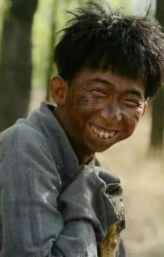 原创要钱没钱相貌不扬可这4位丑男演员娶老婆却一个比一个漂亮