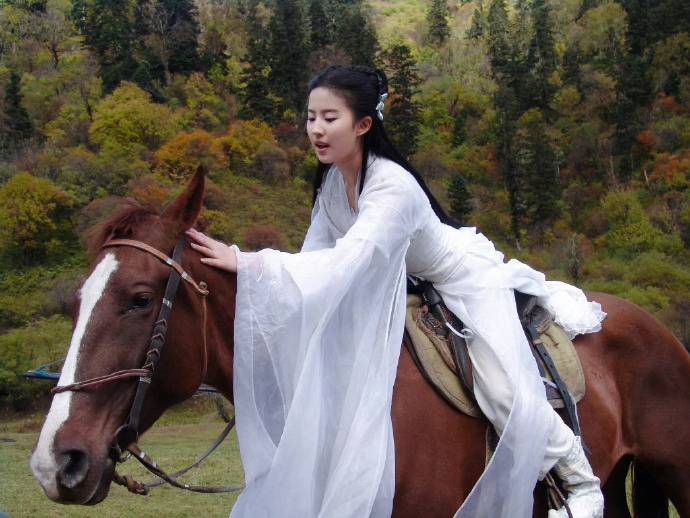 湖南经视重播刘亦菲版《神雕侠侣》.