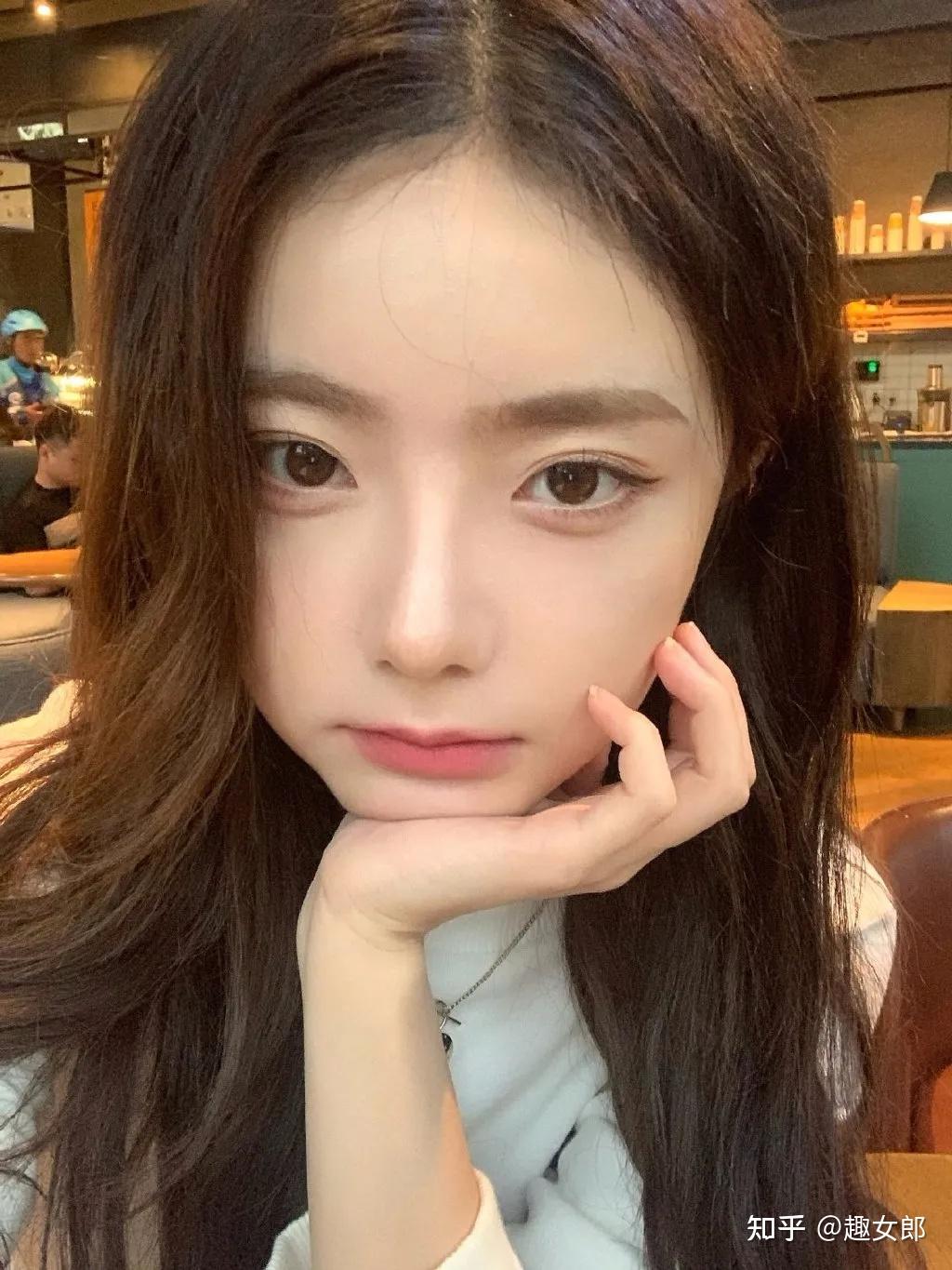 长相超萌的高人气正妹小露酥胸就很吸睛圆圆脸蛋好可爱