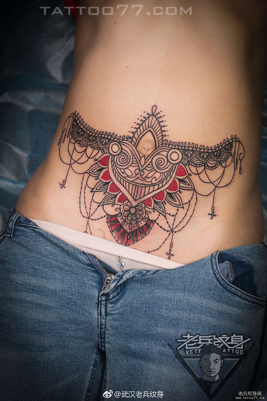 腹部梵花纹身图案