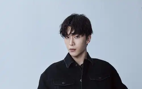 冷峻少年范丞丞帅气休闲干净迷人写真