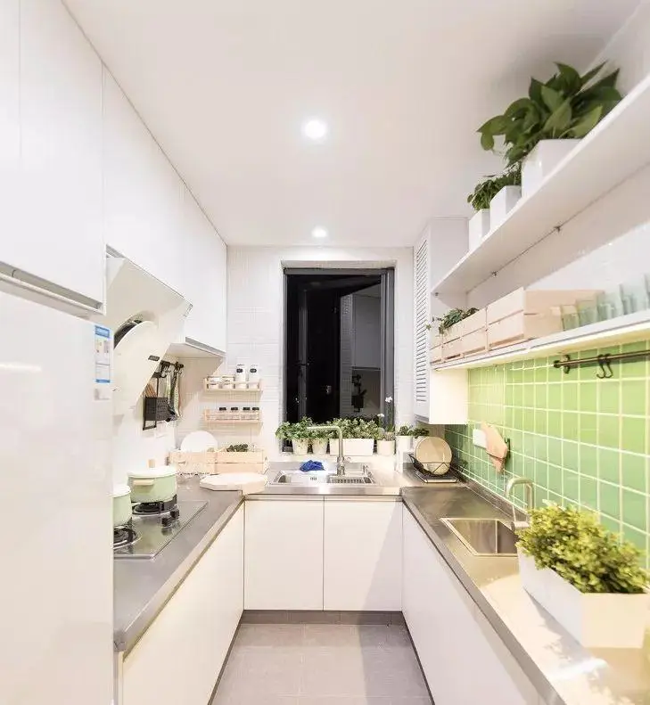 小户型厨房装修:如何打造实用高效的空间!_布局_图片_字型