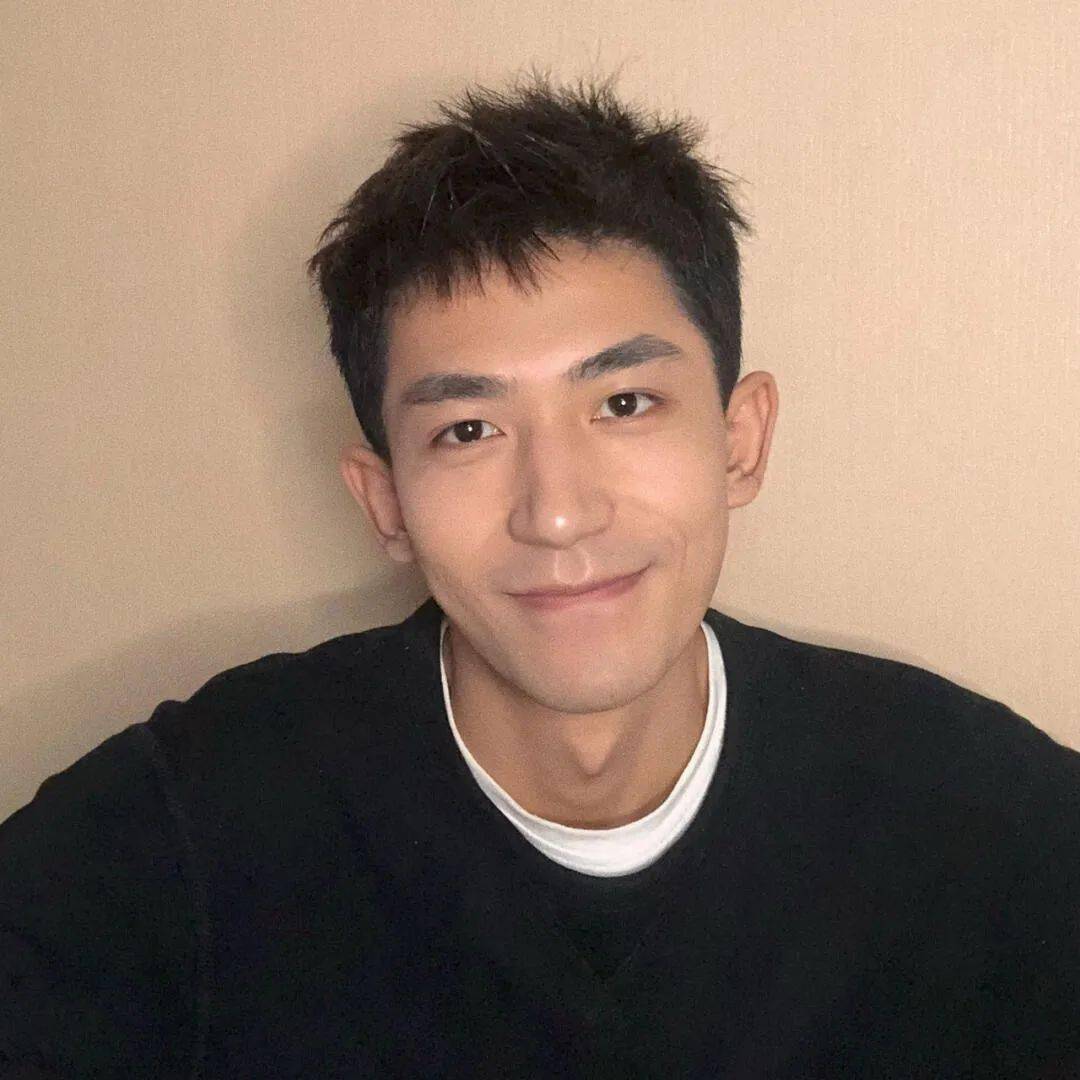 男生留4cm"短碎发"可帅!_发型