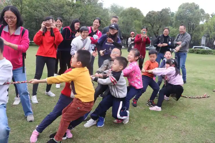 拥抱春天 亲近自然——桂园小学105班户外亲子活动