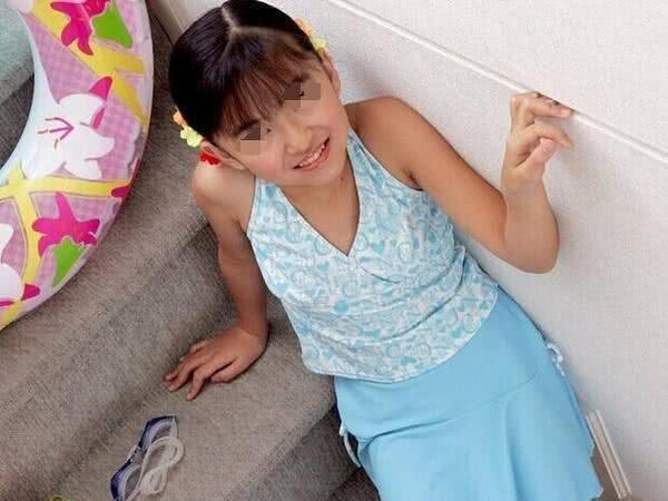 女孩,身高125公分,体重20公斤,体重偏瘦,落后遗传身高4公分,因早发育